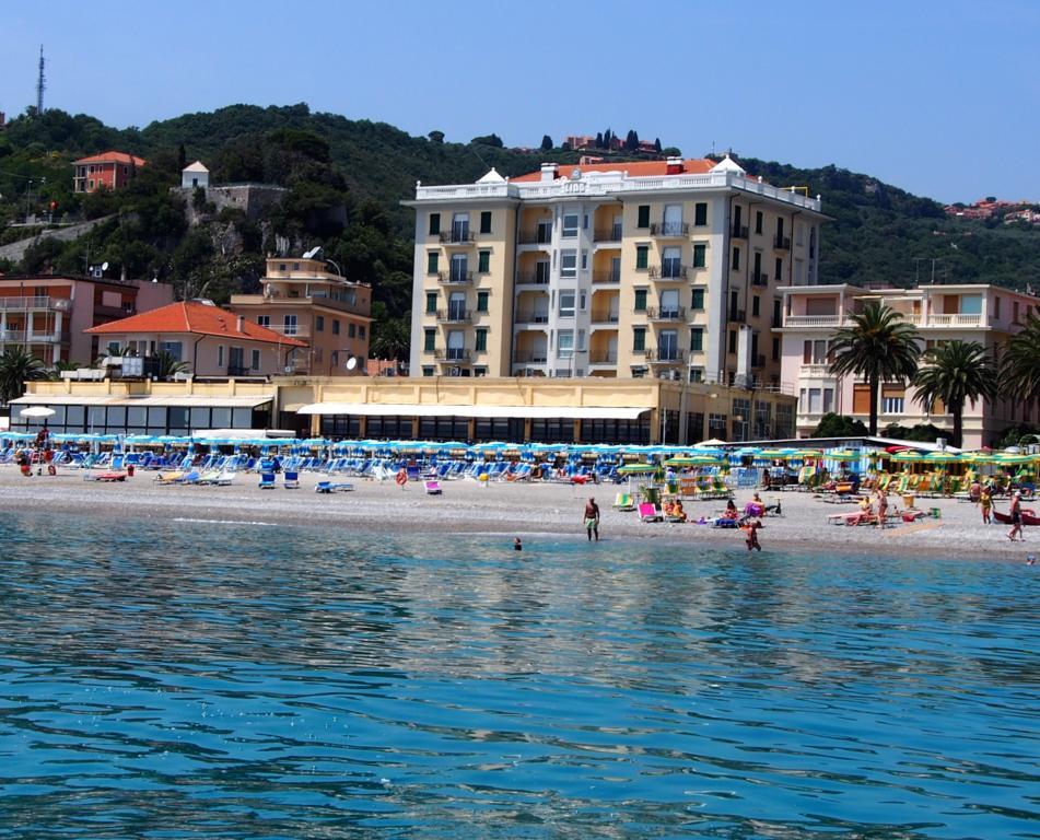 Lido Resort Finale Ligure Kültér fotó