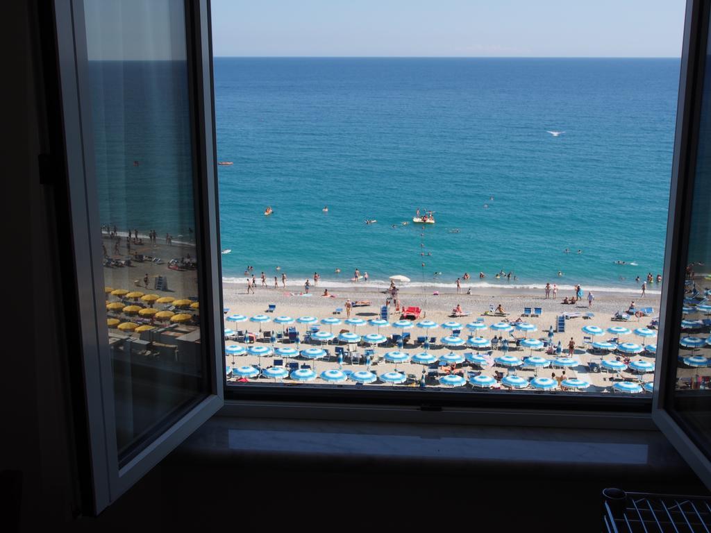 Lido Resort Finale Ligure Kültér fotó