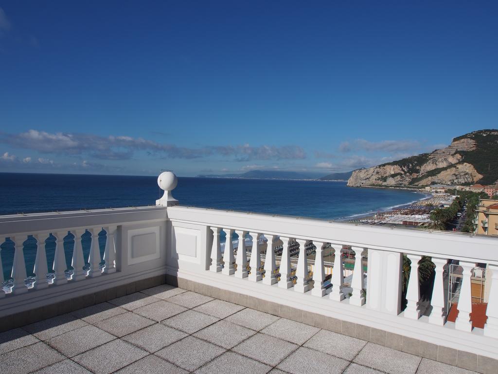 Lido Resort Finale Ligure Kültér fotó