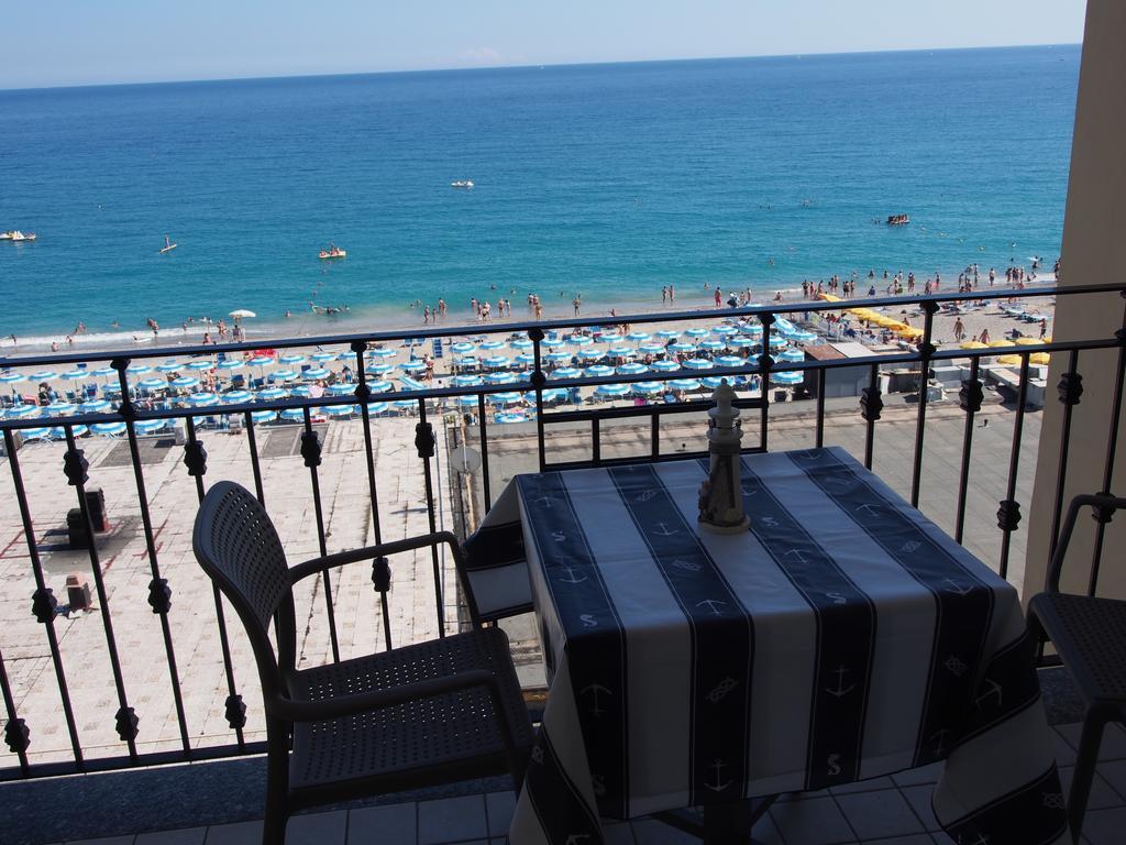 Lido Resort Finale Ligure Kültér fotó