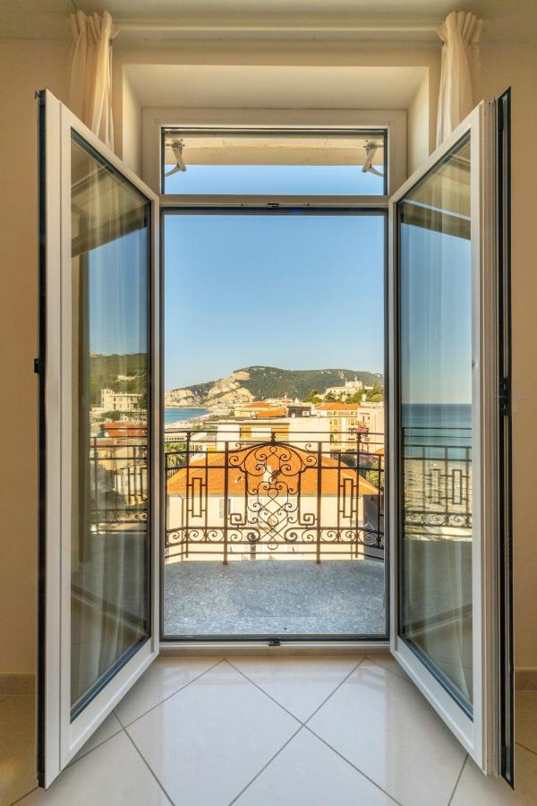 Lido Resort Finale Ligure Kültér fotó