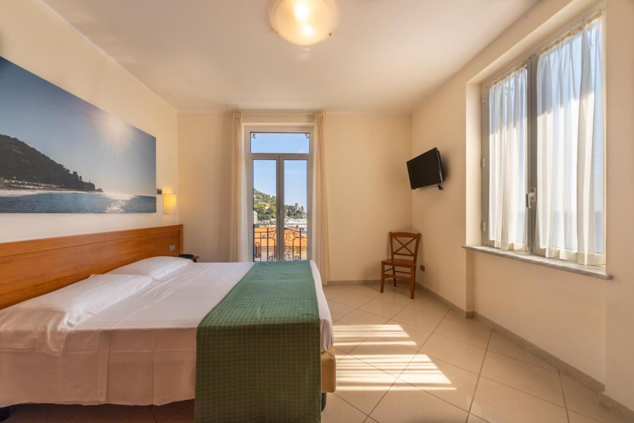 Lido Resort Finale Ligure Kültér fotó