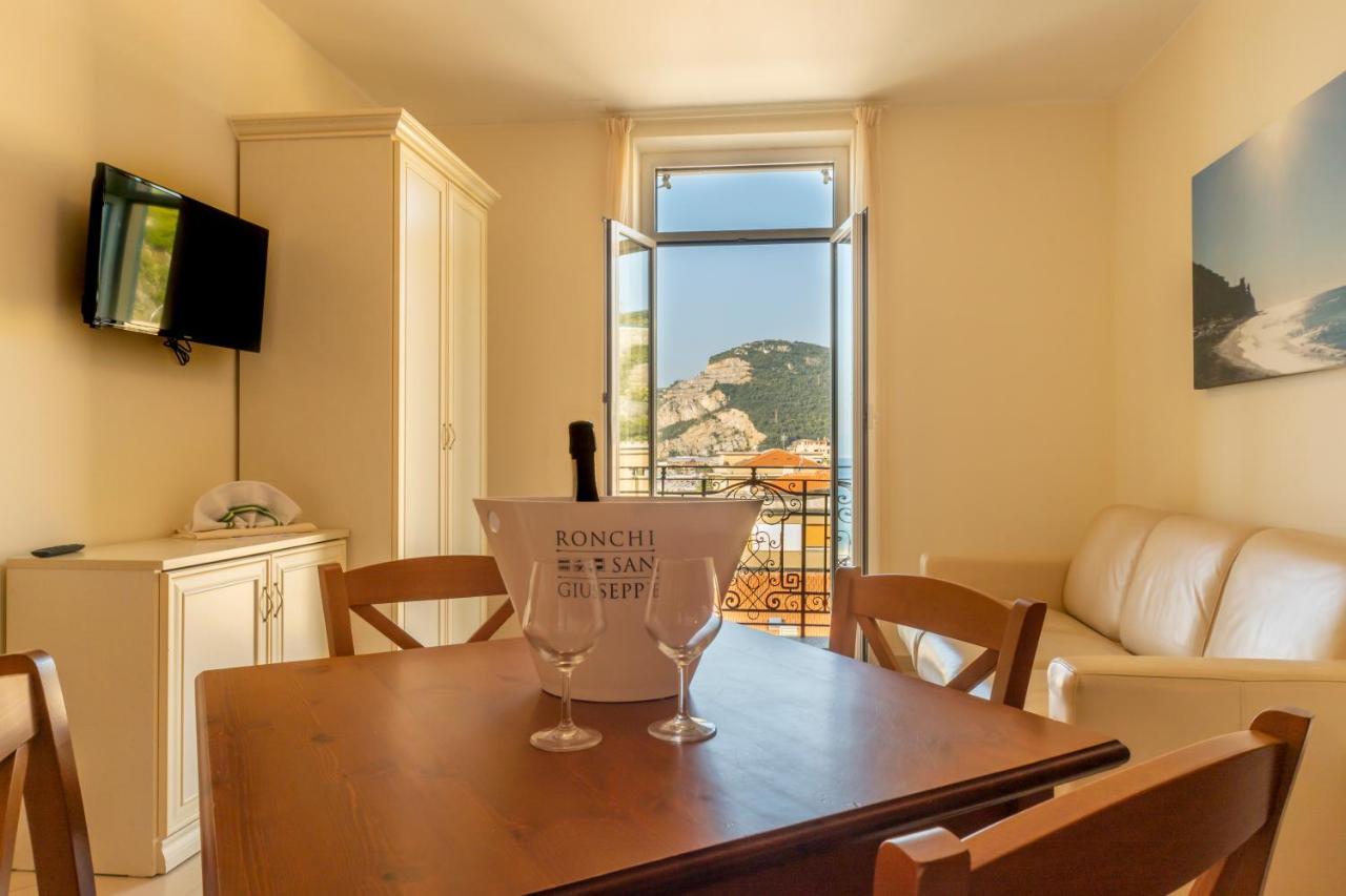 Lido Resort Finale Ligure Kültér fotó