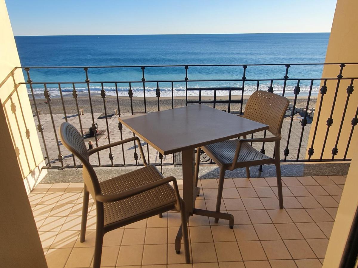 Lido Resort Finale Ligure Kültér fotó