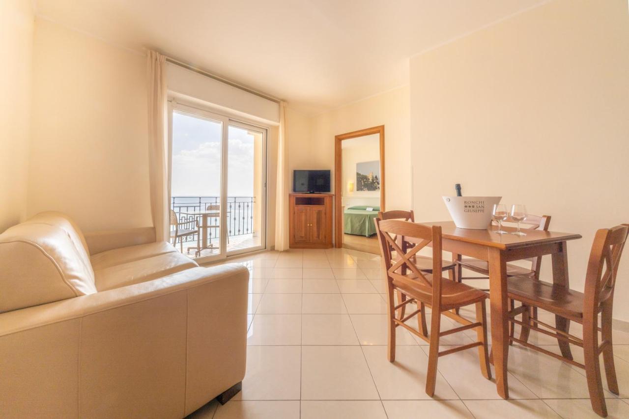 Lido Resort Finale Ligure Kültér fotó