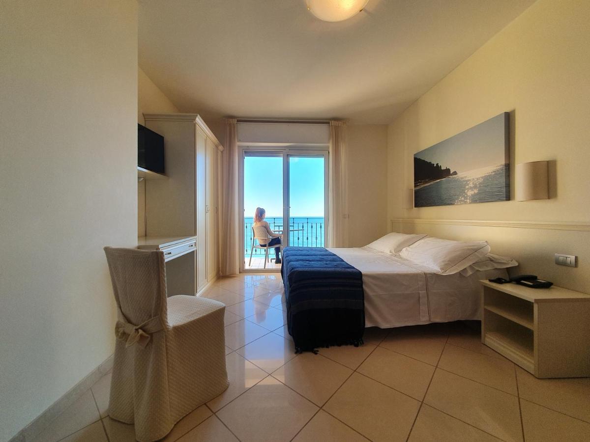 Lido Resort Finale Ligure Kültér fotó