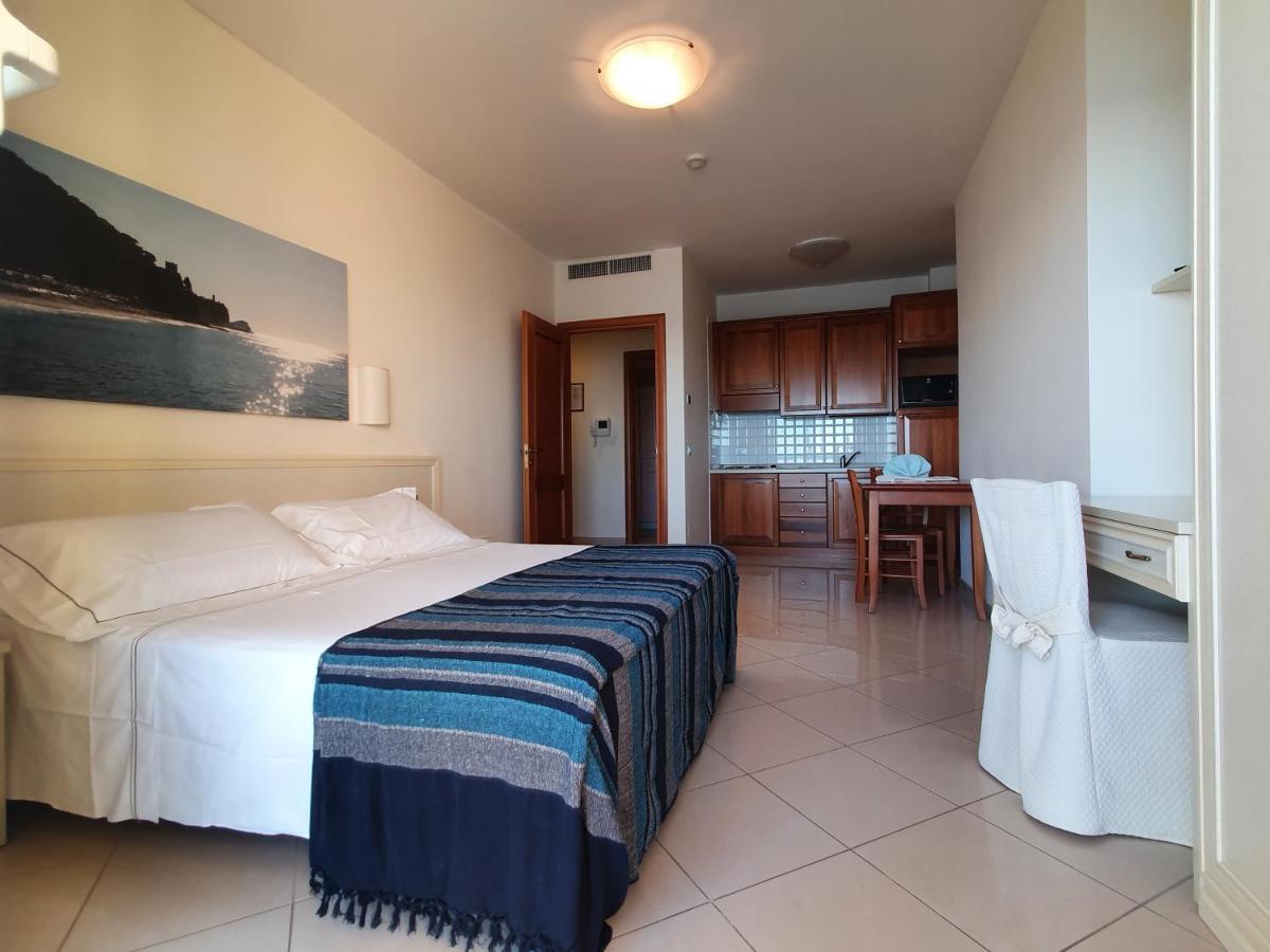 Lido Resort Finale Ligure Kültér fotó