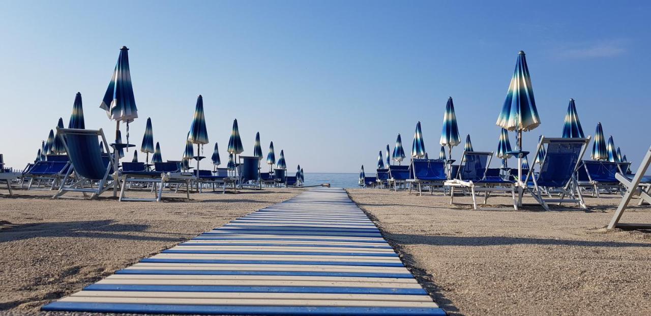 Lido Resort Finale Ligure Kültér fotó