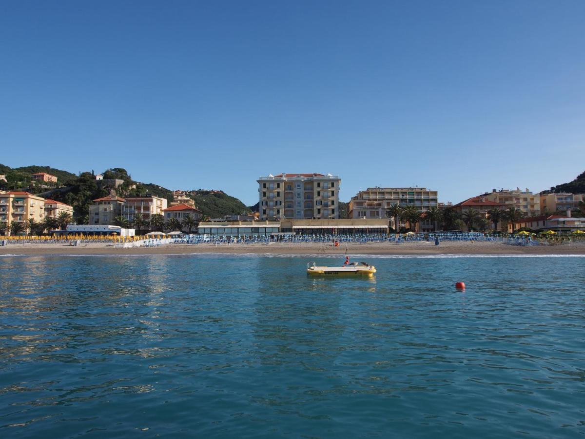 Lido Resort Finale Ligure Kültér fotó