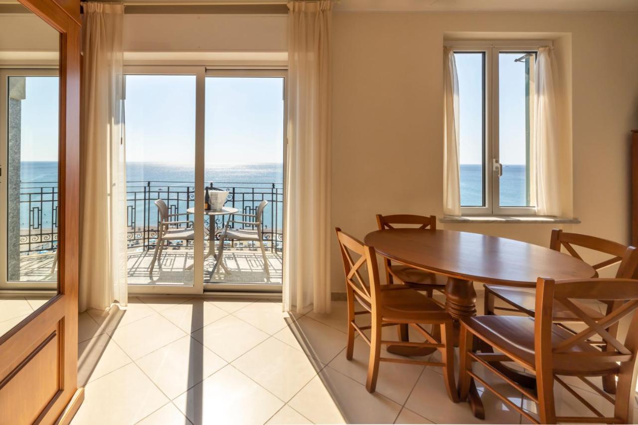 Lido Resort Finale Ligure Kültér fotó