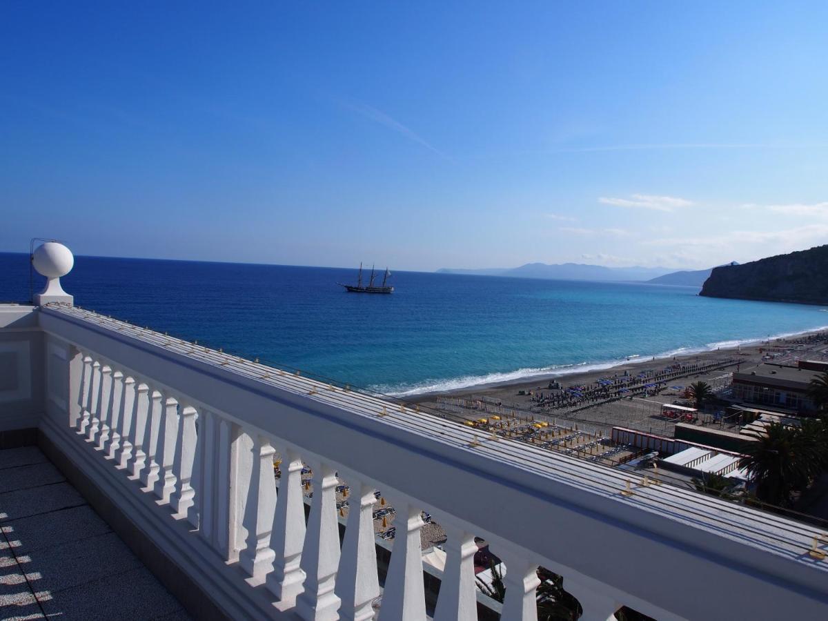 Lido Resort Finale Ligure Kültér fotó