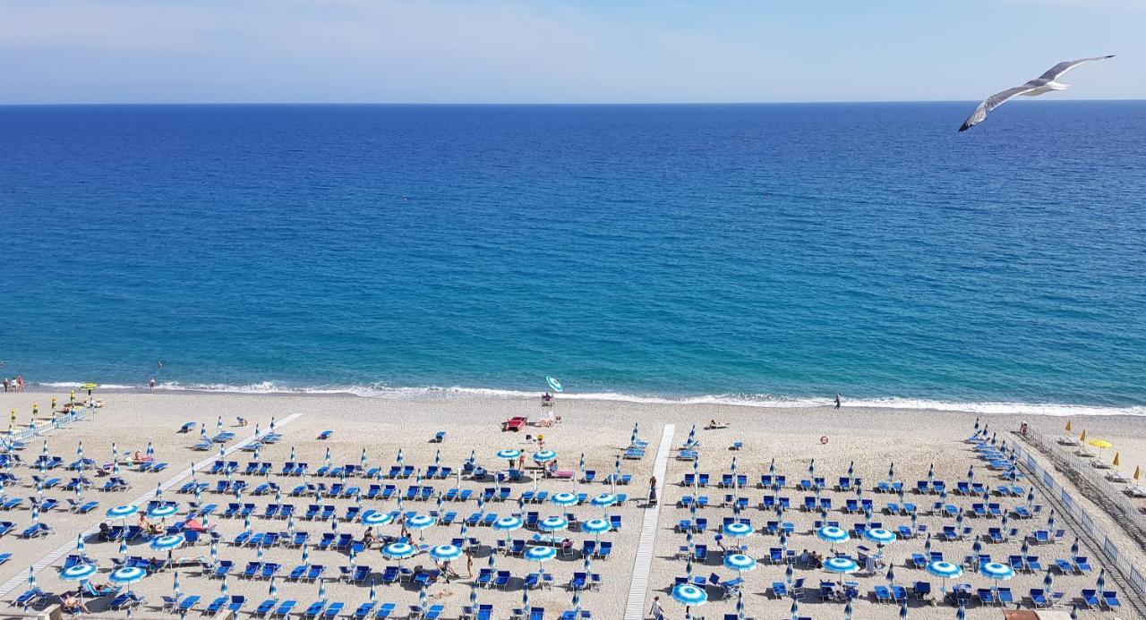 Lido Resort Finale Ligure Kültér fotó