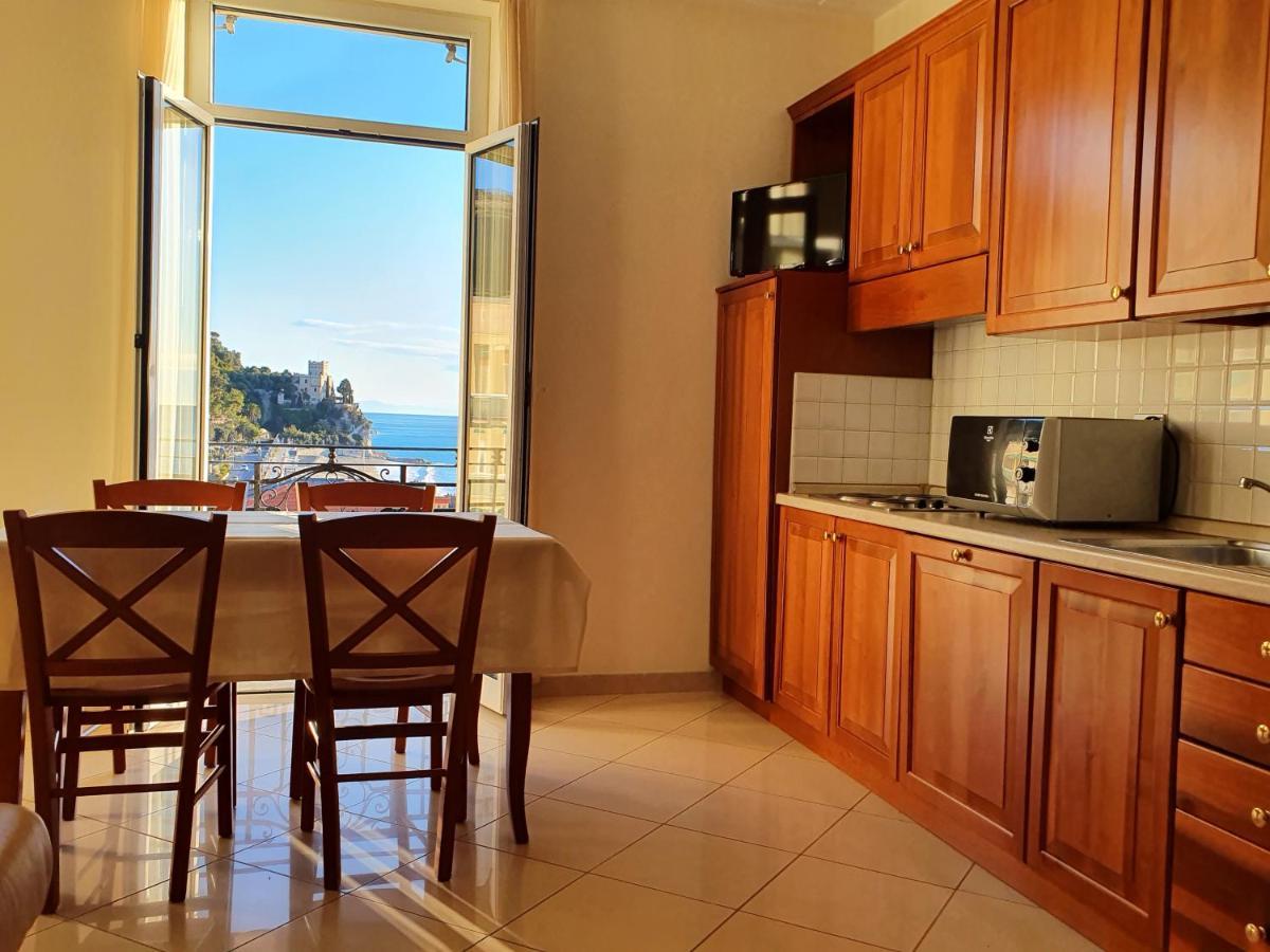 Lido Resort Finale Ligure Kültér fotó