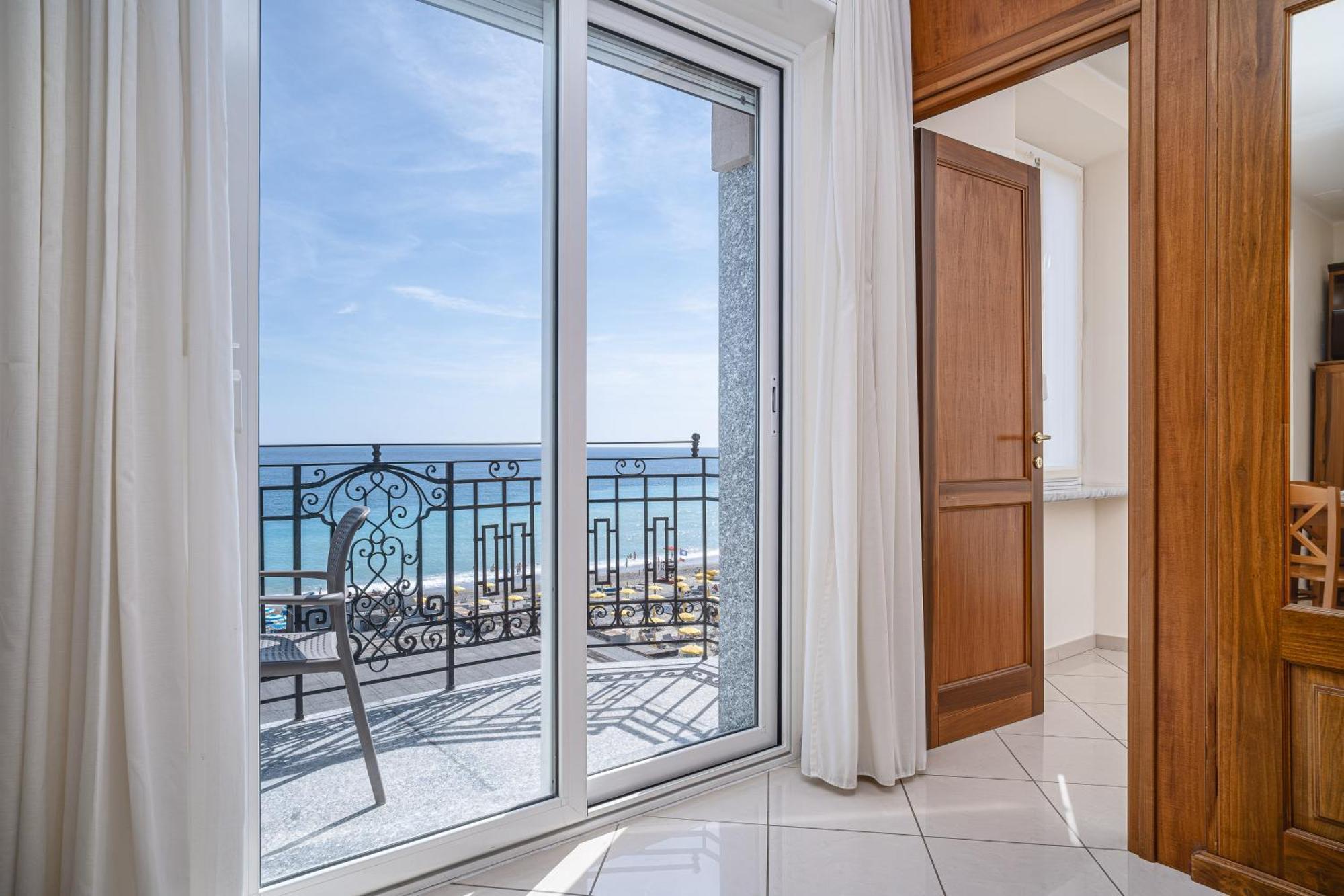 Lido Resort Finale Ligure Kültér fotó