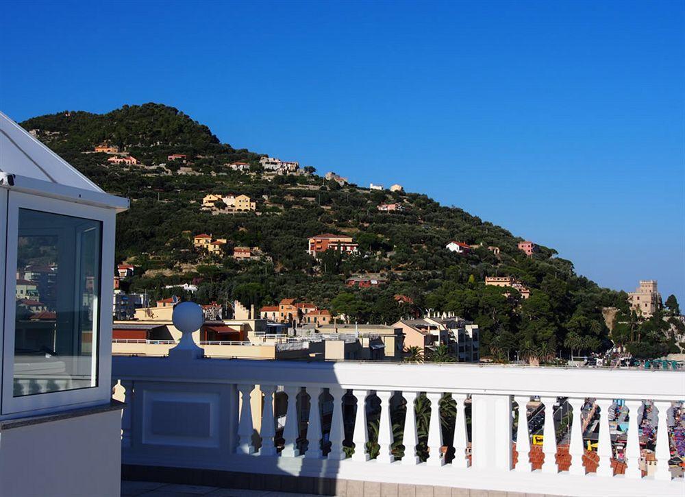 Lido Resort Finale Ligure Kültér fotó