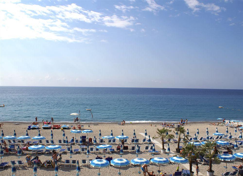 Lido Resort Finale Ligure Kültér fotó