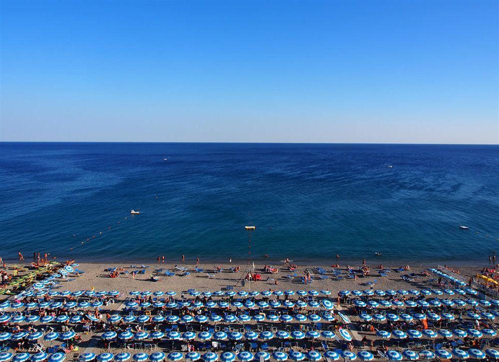 Lido Resort Finale Ligure Kültér fotó