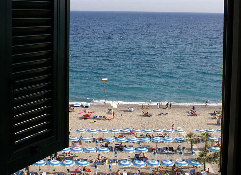Lido Resort Finale Ligure Kültér fotó